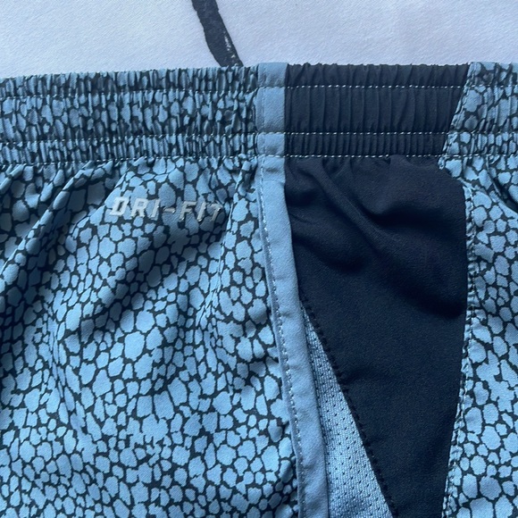 Grey Nike shorts - Picture 7 of 10